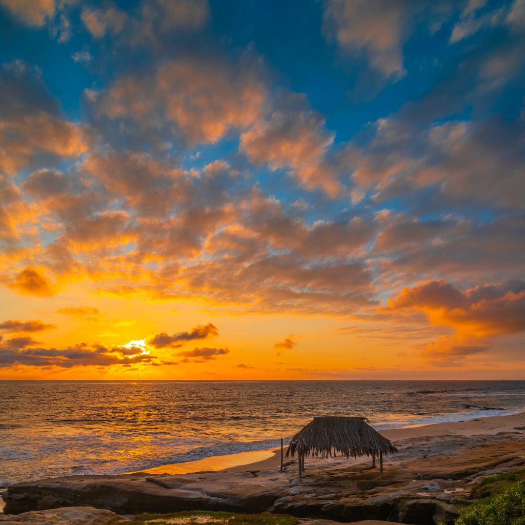 Красивый закат солнца над спокойным морем 