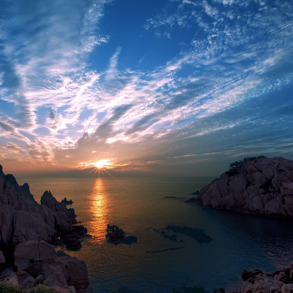 Красивый вид на закат над морем 