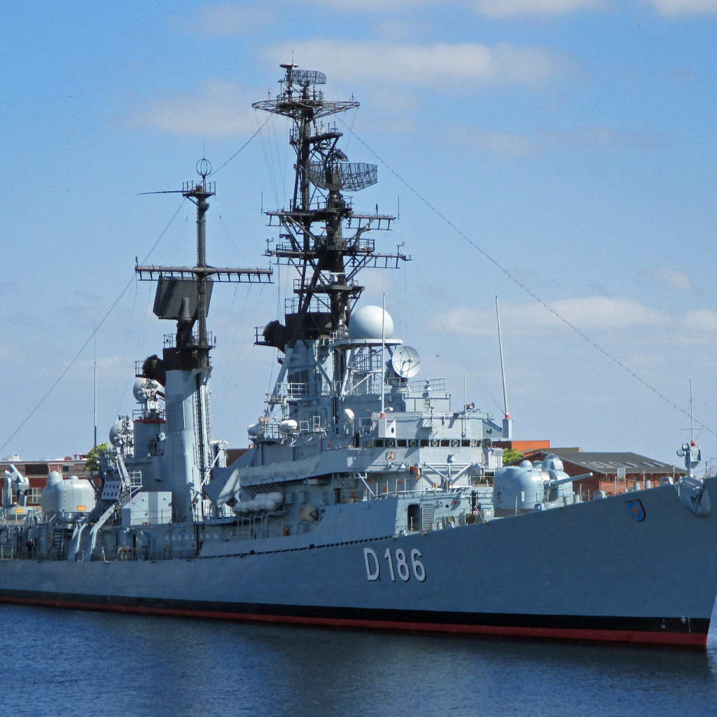 Эсминец военно - морского флота