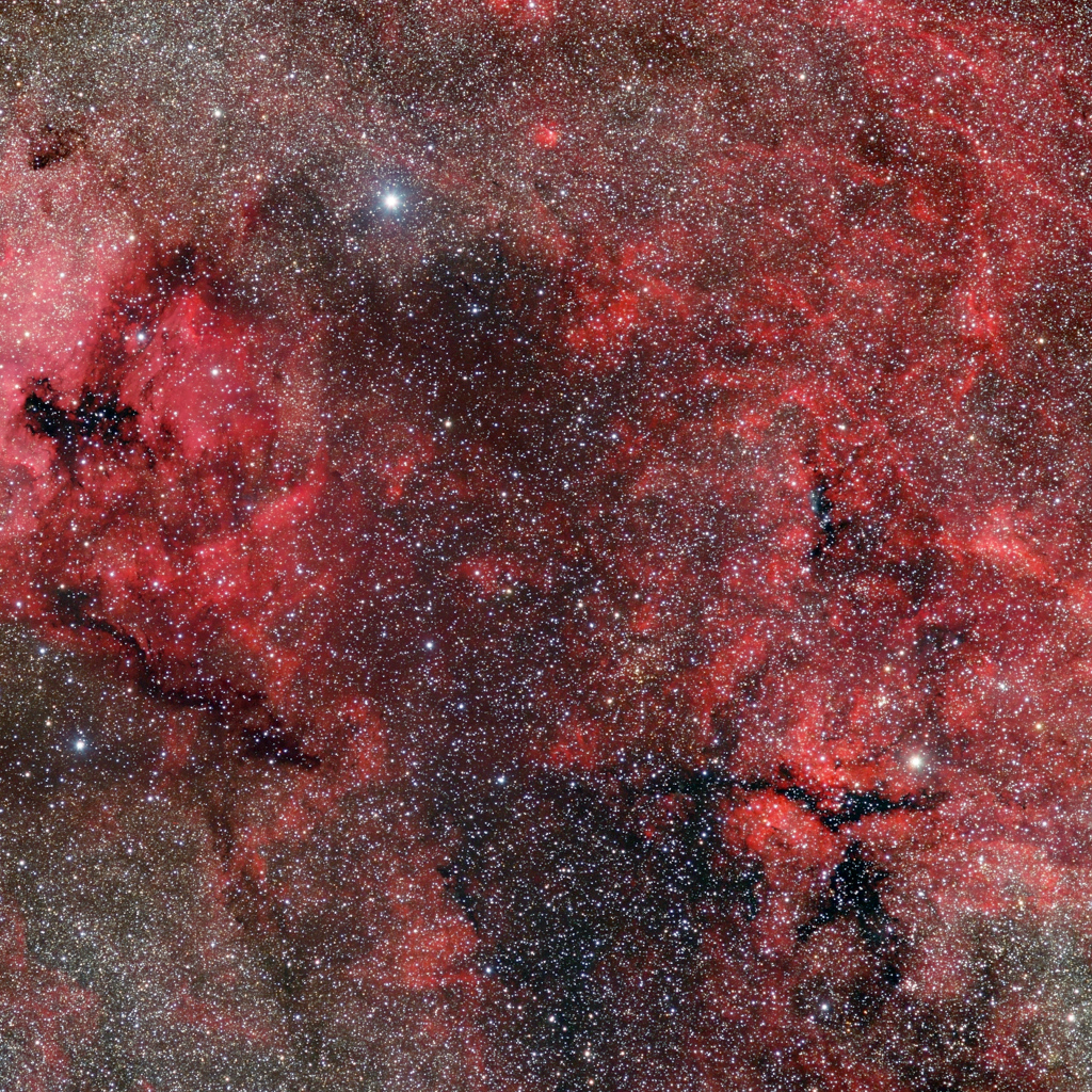 Розовая туманность в космосе