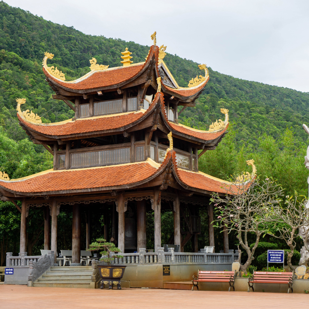 Красивый старинный храм, Вьетнам