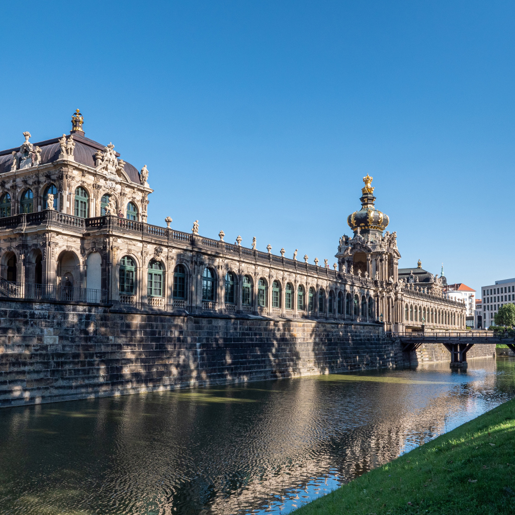 Архитектурный дворцовый комплекс Цвингер, Дрезден. Германия