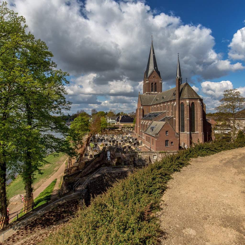 Старый собор над рекой, Нидерланды