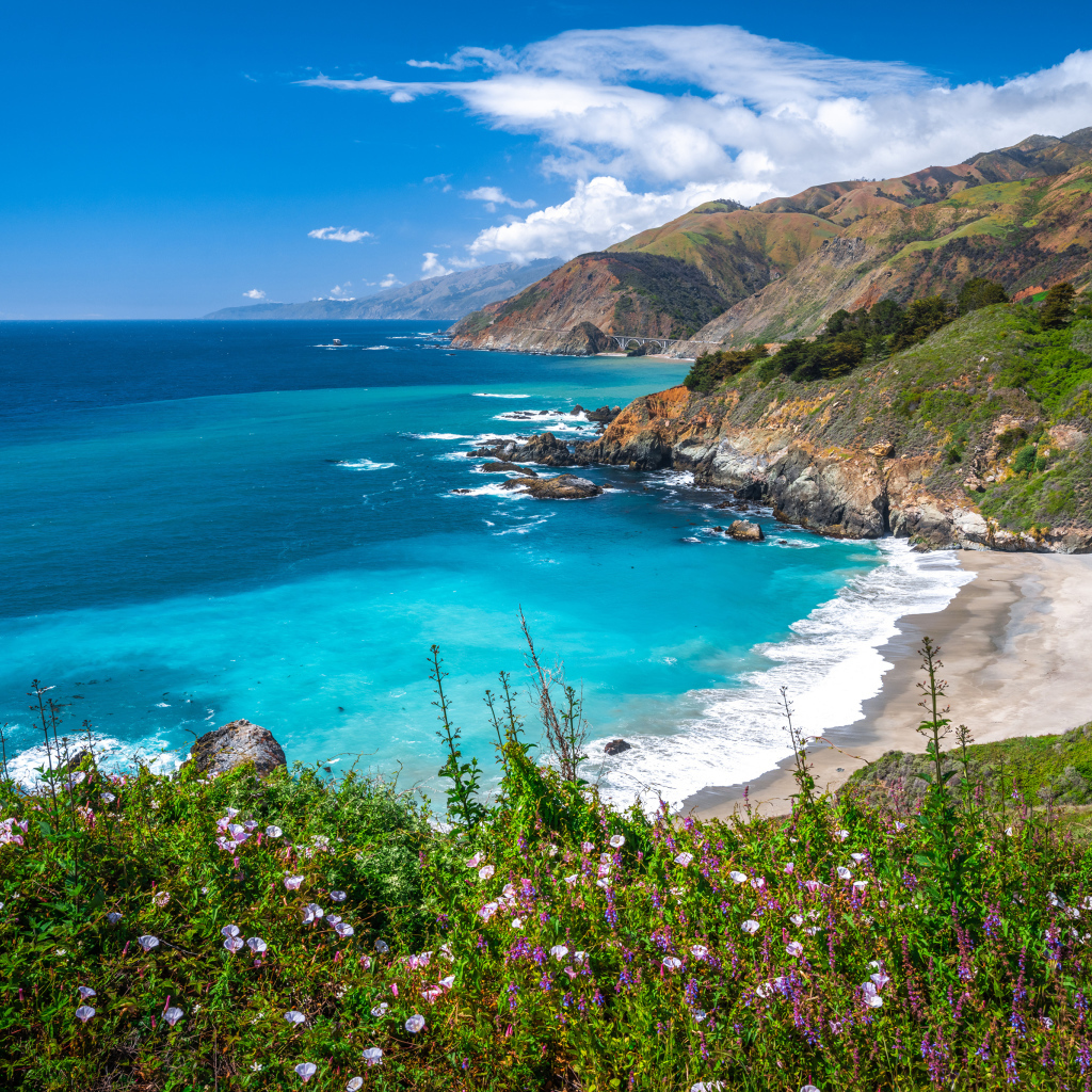 Голубая вода у побережья океана, Калифорния. США