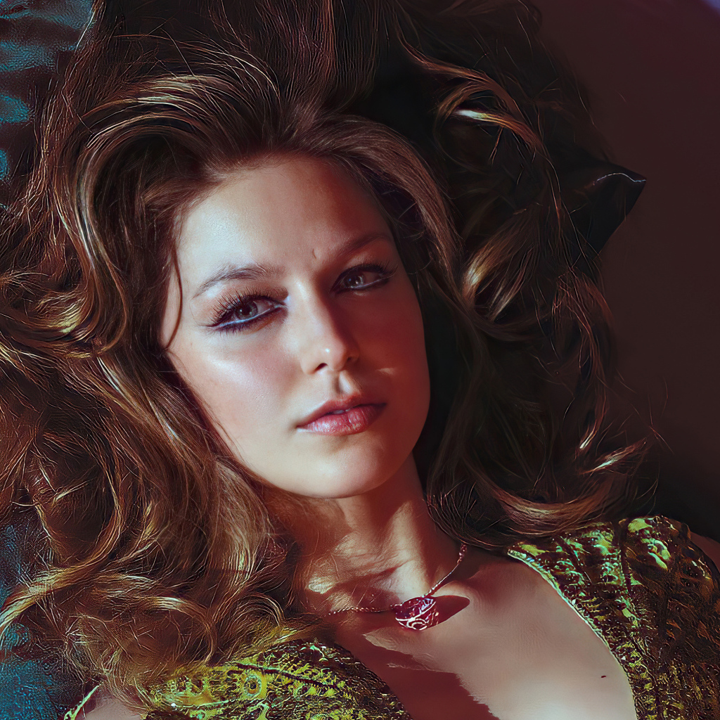 Актриса Мелисса Бенойст с распущенными волосами