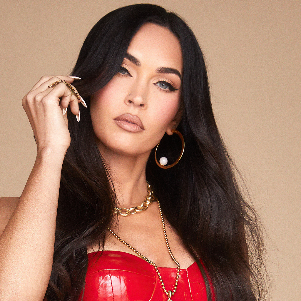 Яркая голубоглазая брюнетка актриса Меган Фокс