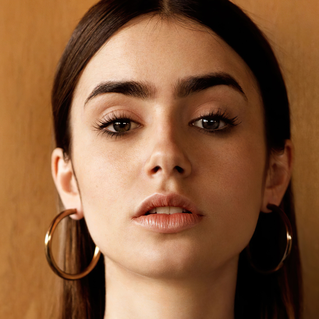 Лицо американской актрисы Лили Коллинз крупным планом