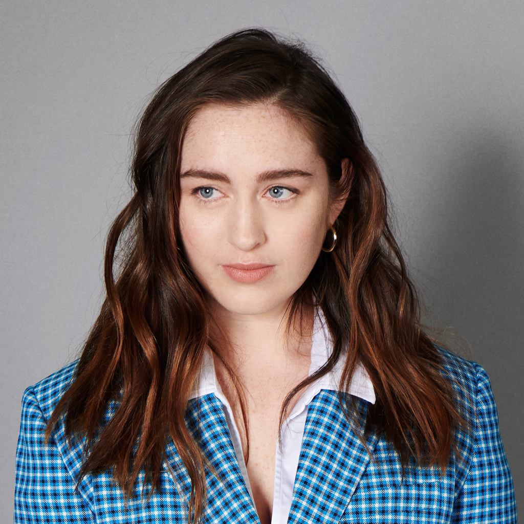 Девушка в костюме, актриса Даниэль Галлиган