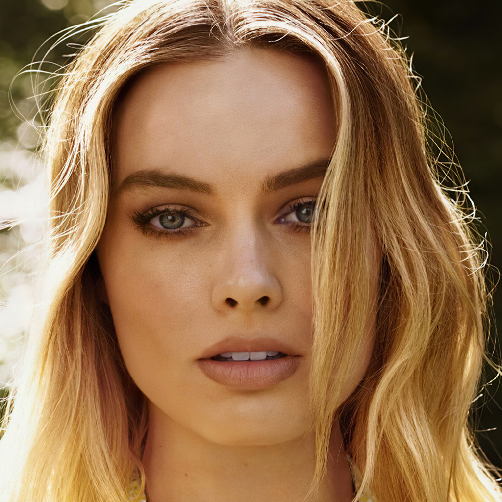 Лицо австралийской актрисы Марго Робби