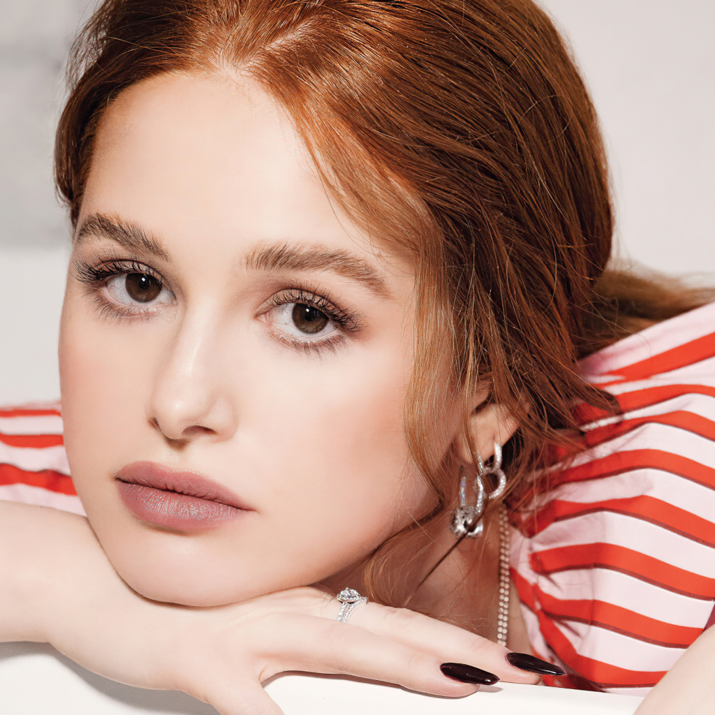 Грустный взгляд актрисы Мэделин Петш