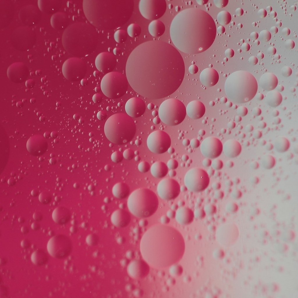 Пузыри на серо-розовом фоне