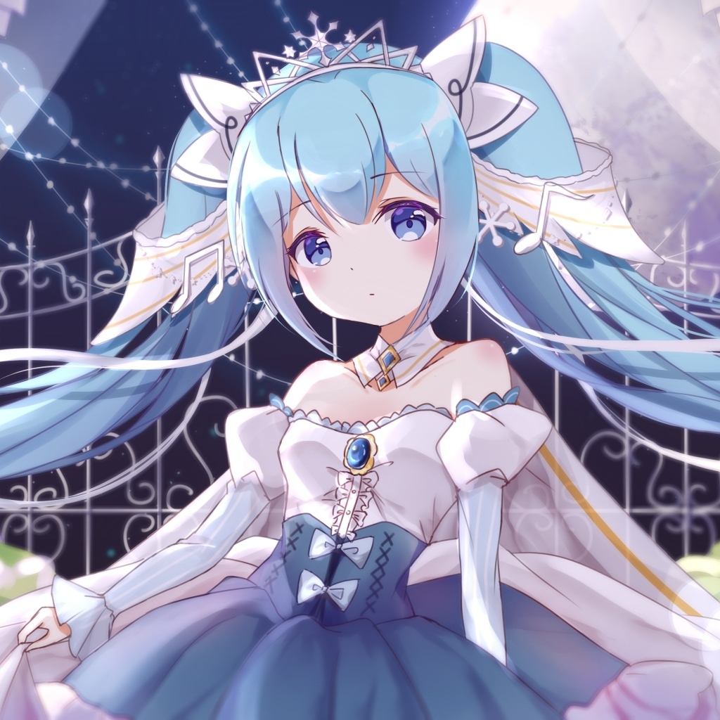 Милая девушка аниме Мику Хацунэ в красивом платье