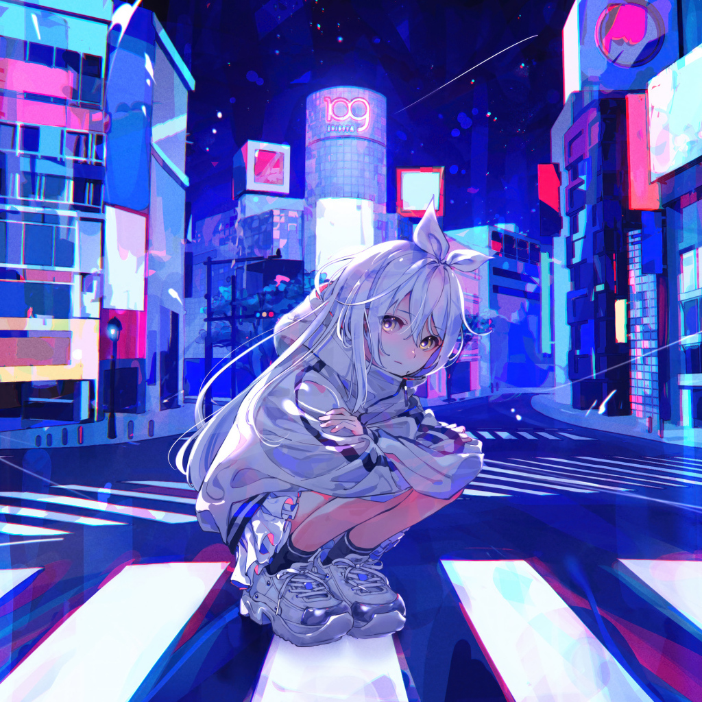 Грустная девушка аниме сидит на дороге в городе