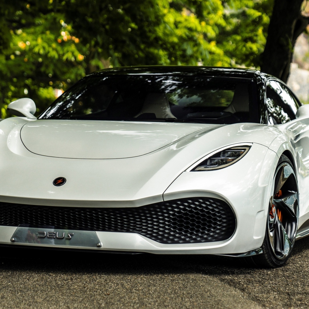 Белый автомобиль Deus Vayanne Concept 2022 года