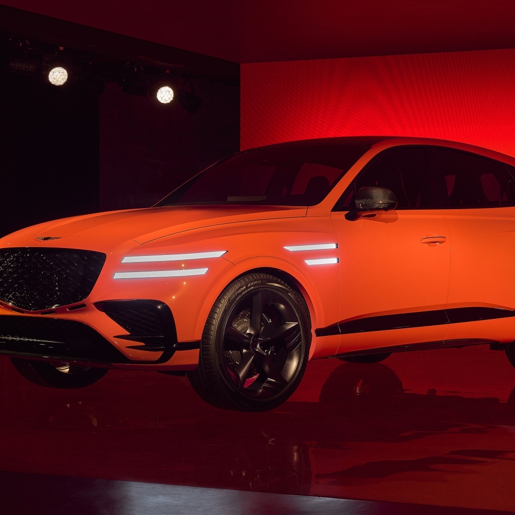 Автомобиль Genesis GV80 Coupe Concept 2023 года  в гараже