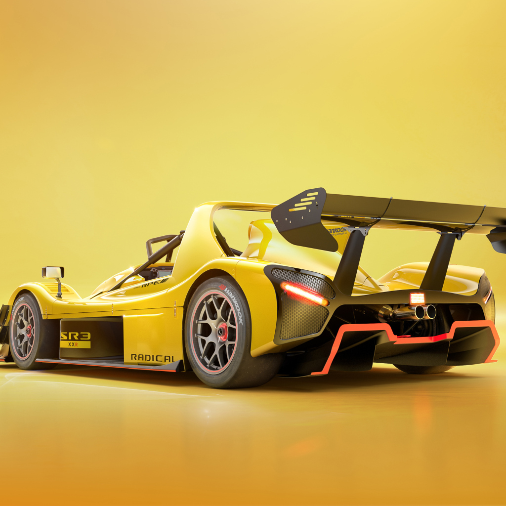 Желтый гоночный автомобиль Radical SR3 3XR Rear 2023 года