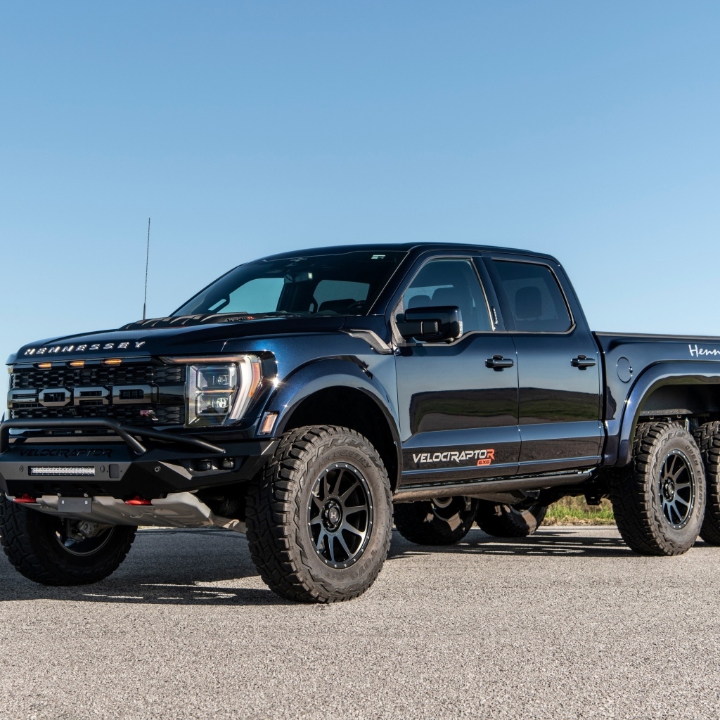 Черный джип Hennessey VelociRaptoR 6x6 2024 года