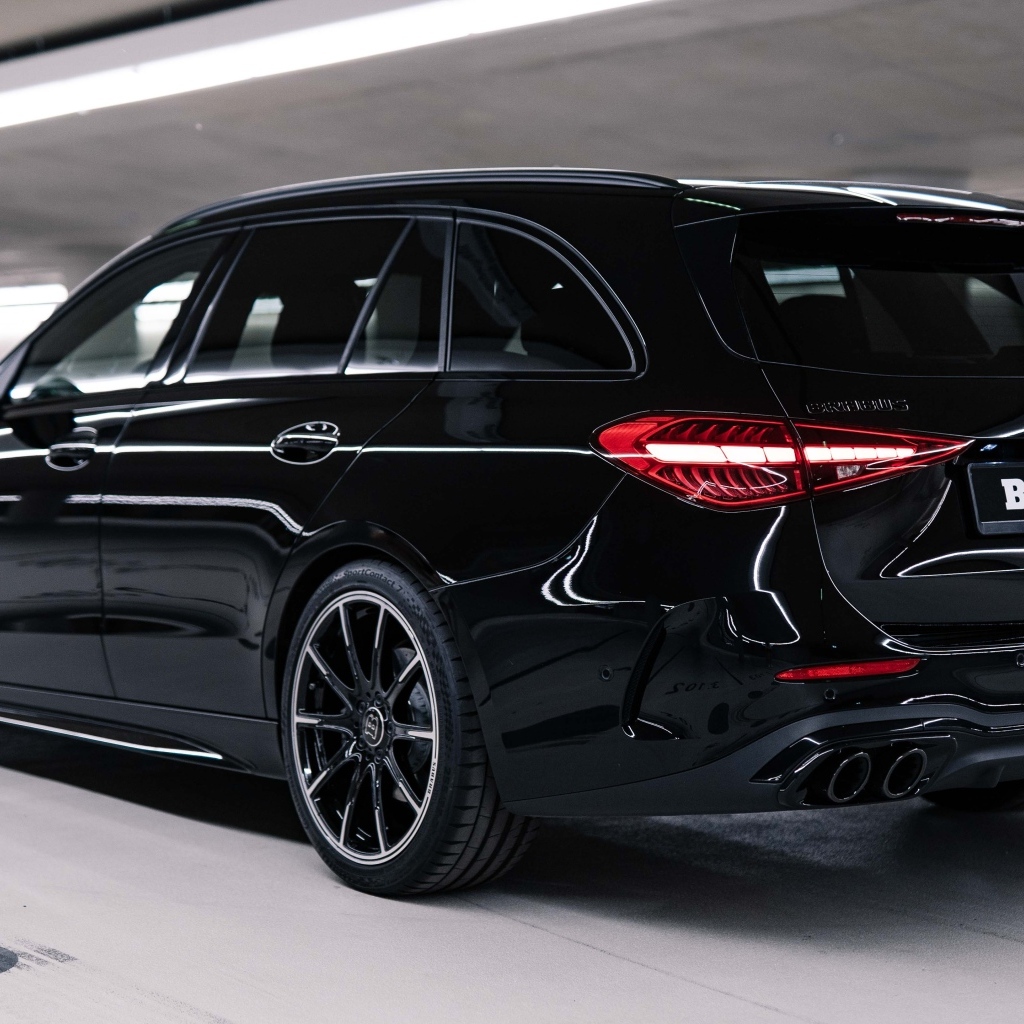 Черный Brabus D30 Estate вид сзади