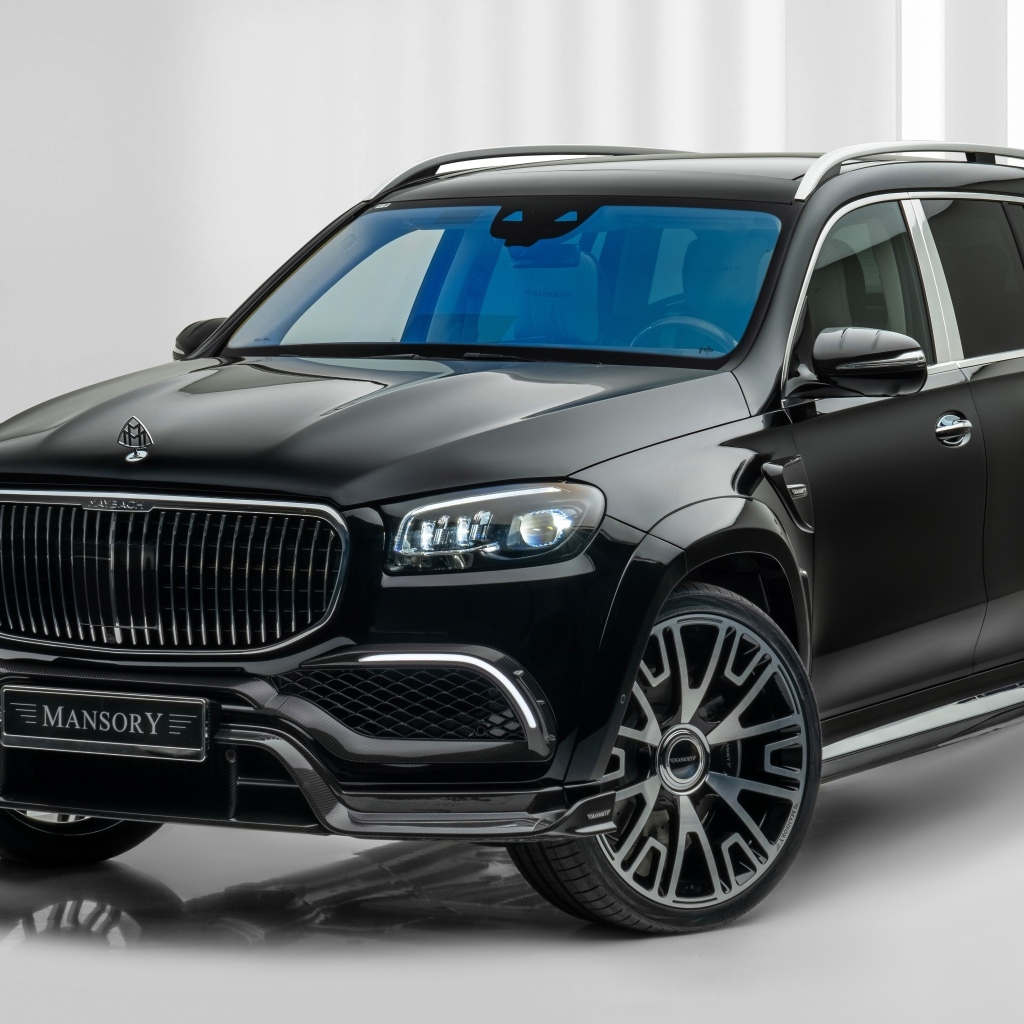 Черный автомобиль Mansory Mercedes-Maybach GLS 600