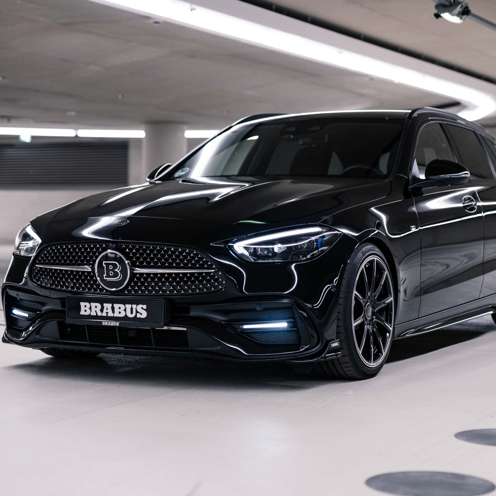 Черный стильный автомобиль  Brabus D30 Estate