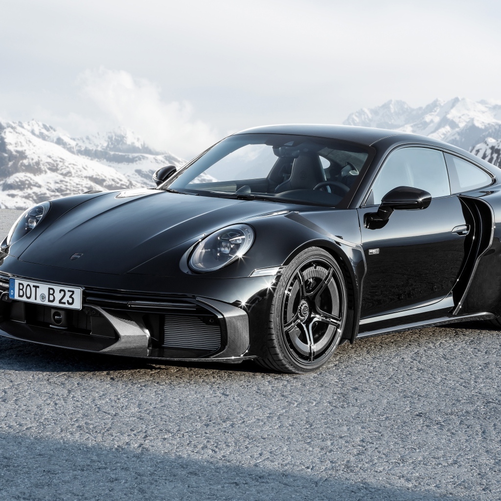 Автомобиль  Brabus 900 Rocket R в горах