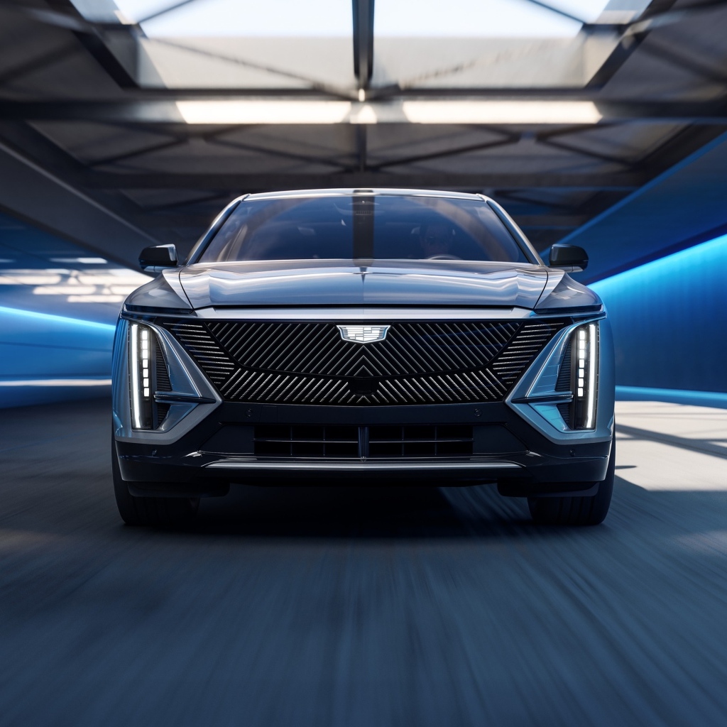 Автомобиль Cadillac Lyriq Tech 2023 вид спереди