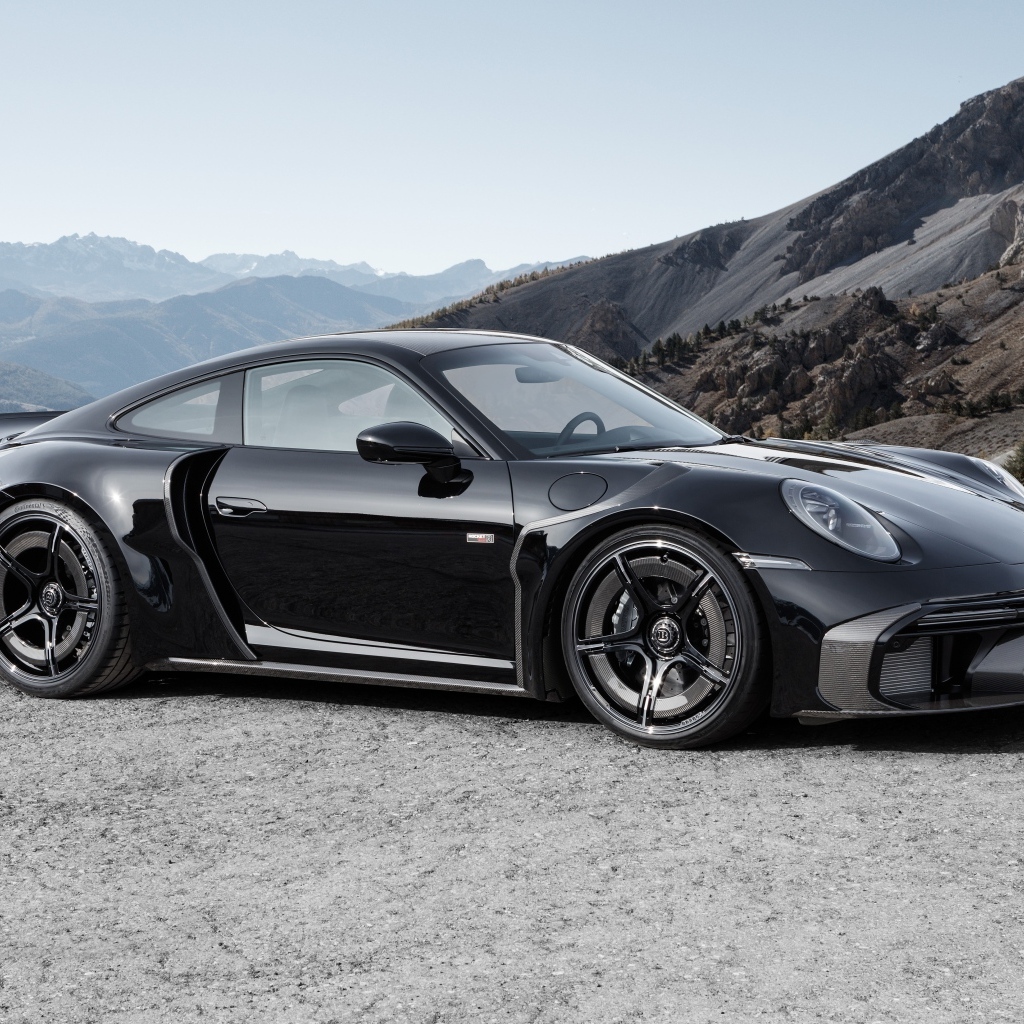 Дорогой черный автомобиль  Brabus 900 Rocket R