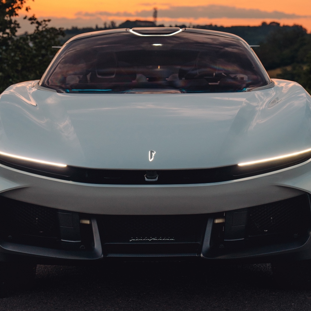 Вид спереди на автомобиль Pininfarina PURA Vision