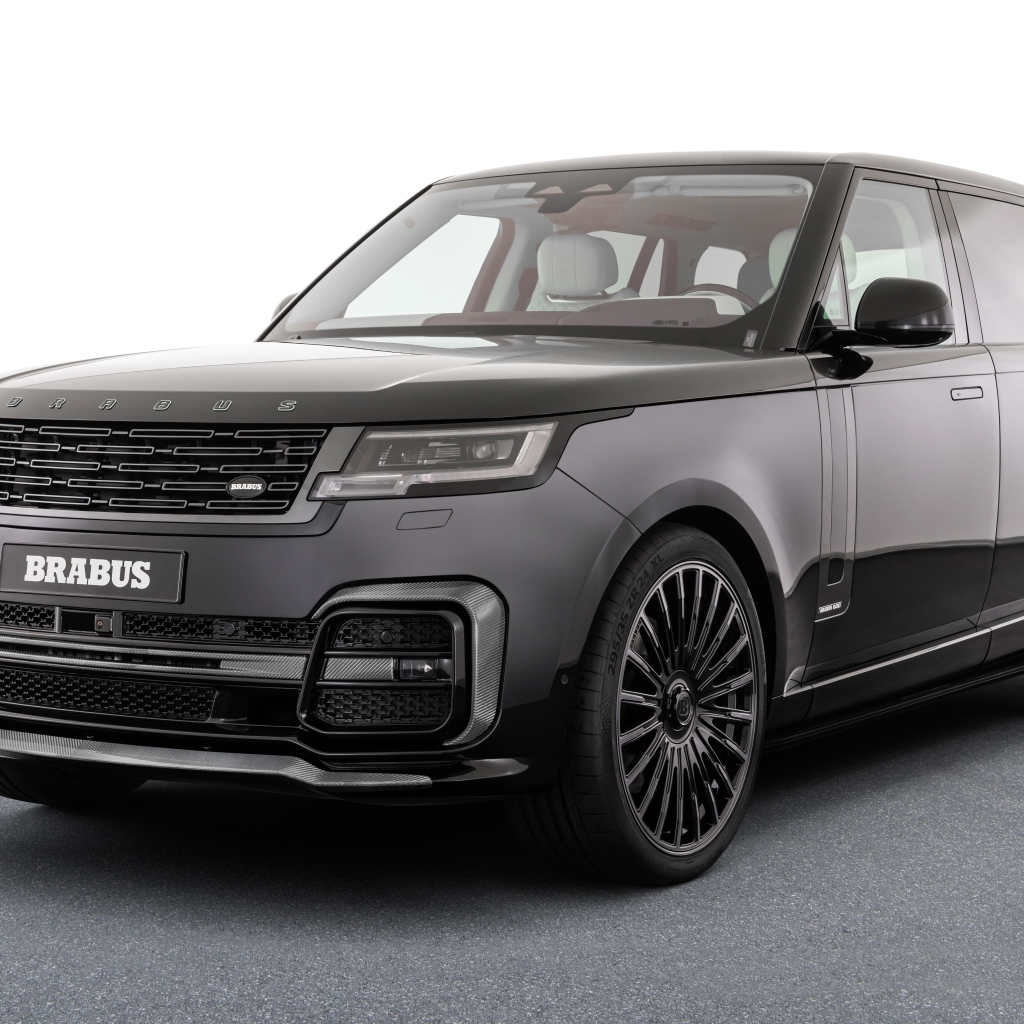 Внедорожник Brabus 600 2023 года на сером фоне