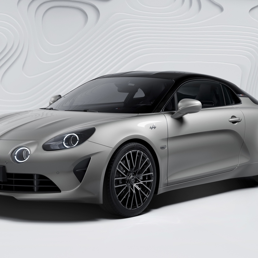 Серебристый автомобиль Alpine A110 GT