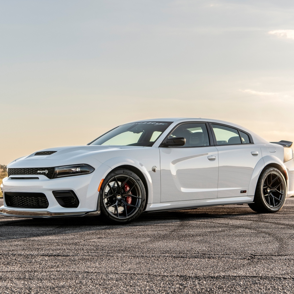 Белый автомобиль Hennessey Charger H1000 Last Stand