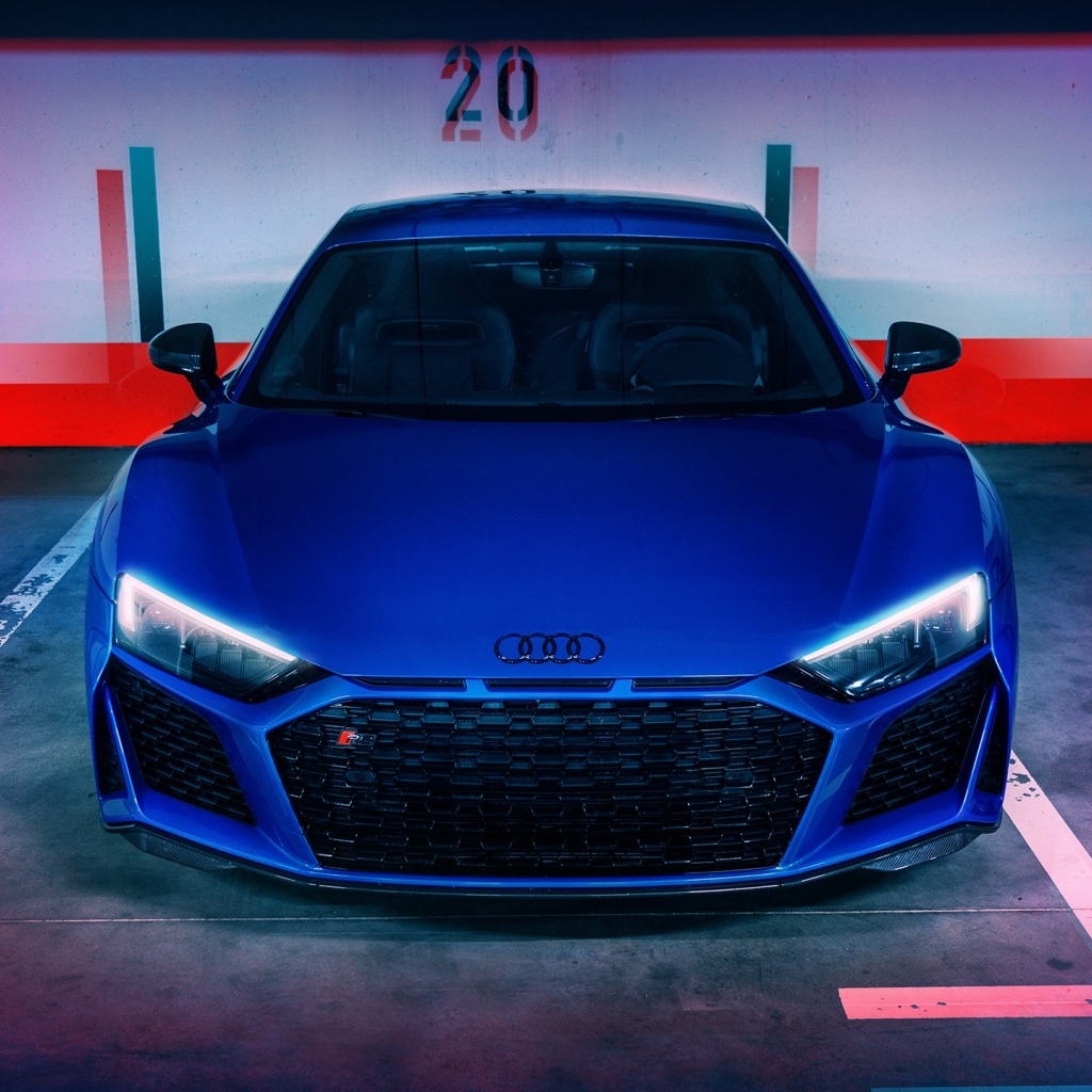 Автомобиль  Audi R8 вид спереди