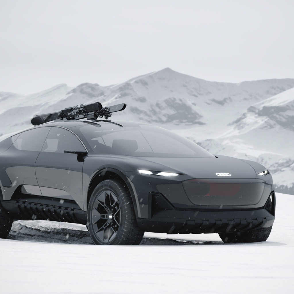 Черный Audi Activesphere на снегу