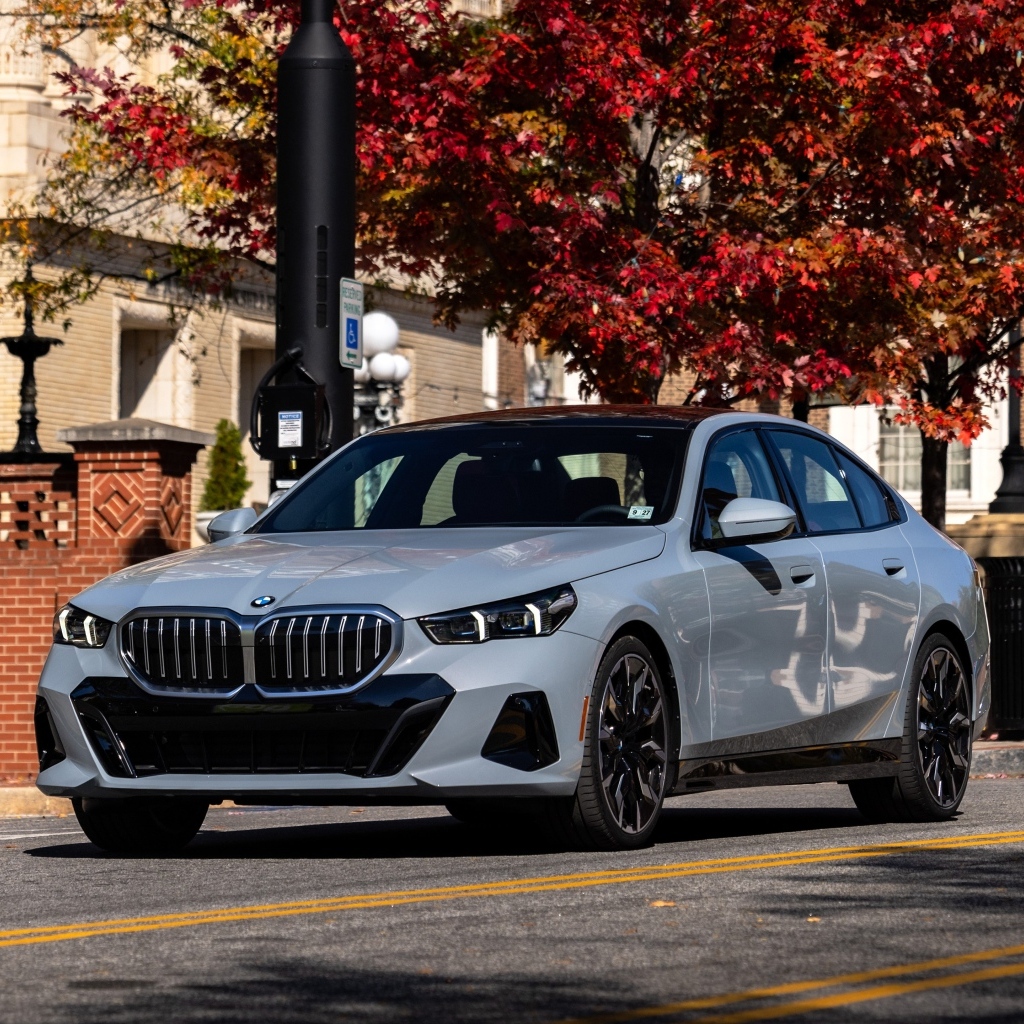 Автомобиль BMW 530i XDrive M Sport 2024 года в городе