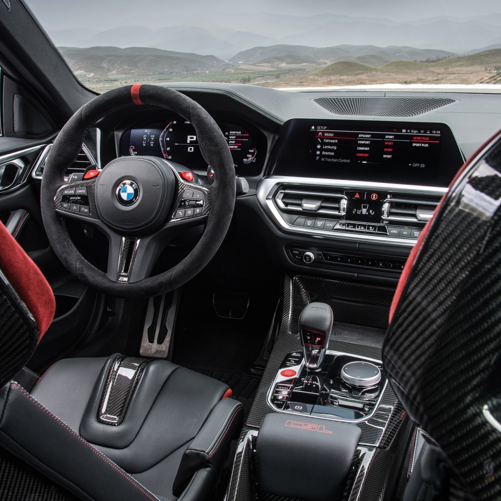 Кожаный салон автомобиля BMW M4 CSL