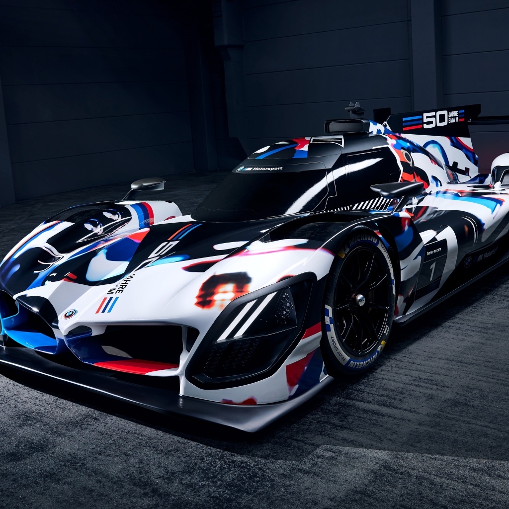 Спортивный  автомобиль BMW M Hybrid V8