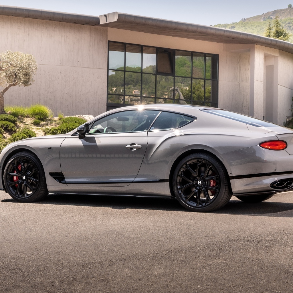 Автомобиль Bentley Continental GT S 2022 года вид сзади