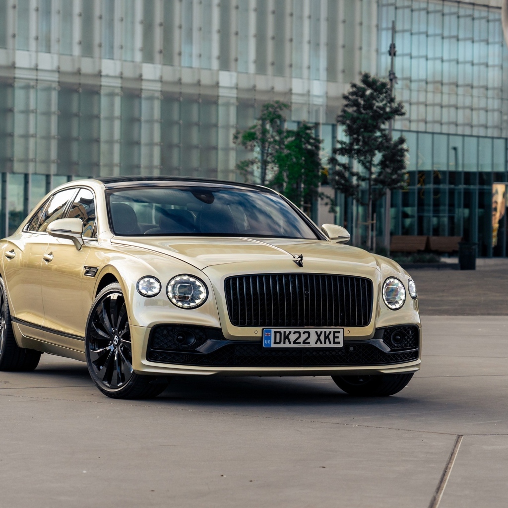 Автомобиль Bentley Flying в городе