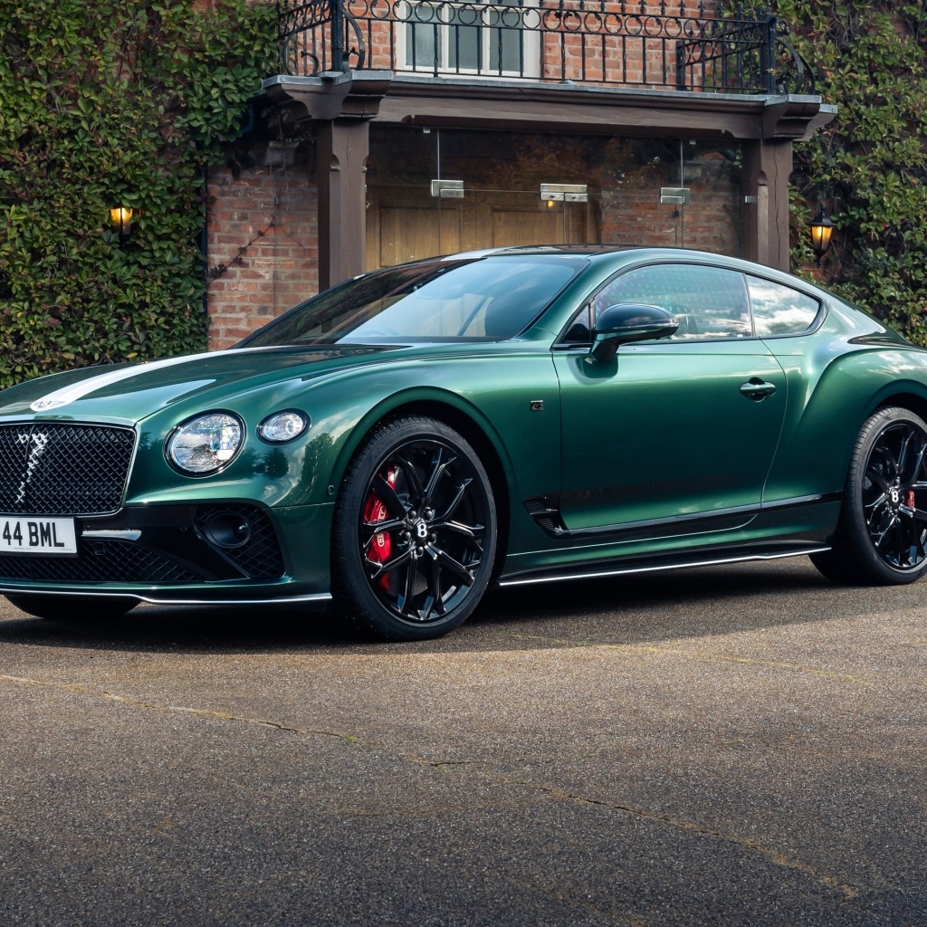 Зеленый автомобиль Bentley Continental GT