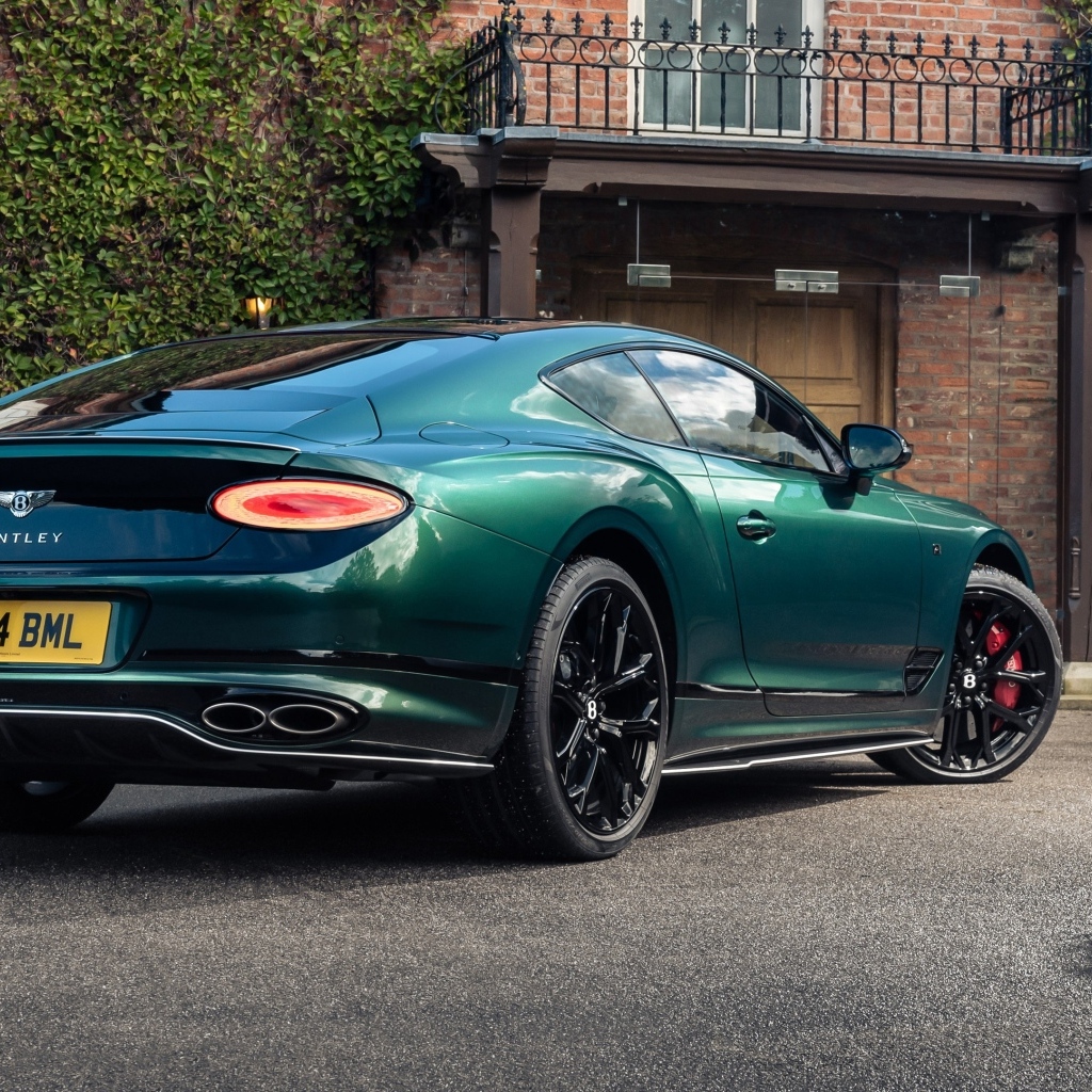 Вид сзади на автомобиль Bentley Continental GT