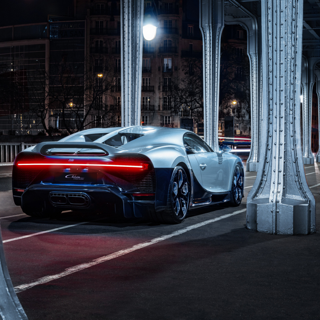 Автомобиль Bugatti Chiron Profilée  вид сзади
