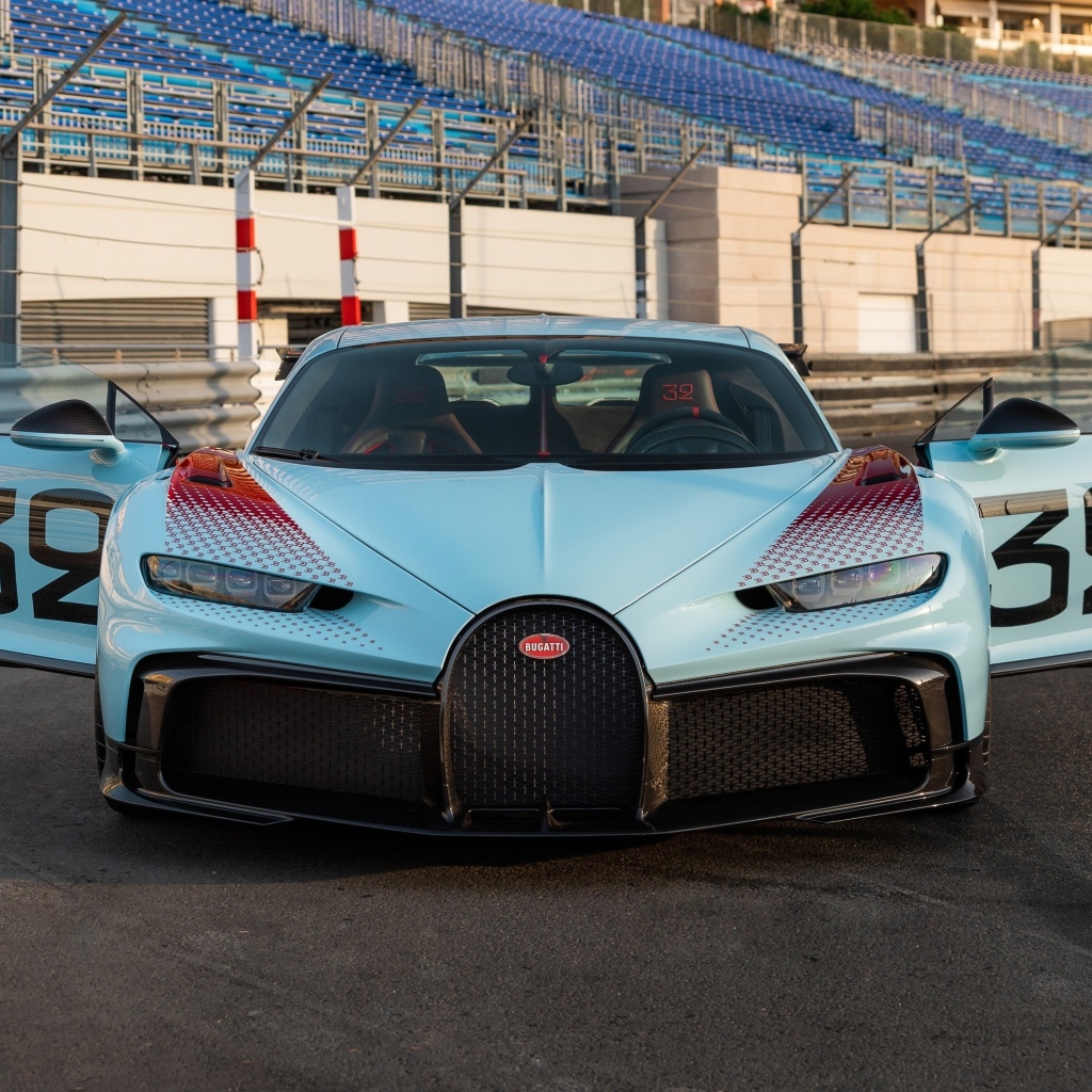 Автомобиль Bugatti Chiron вид спереди