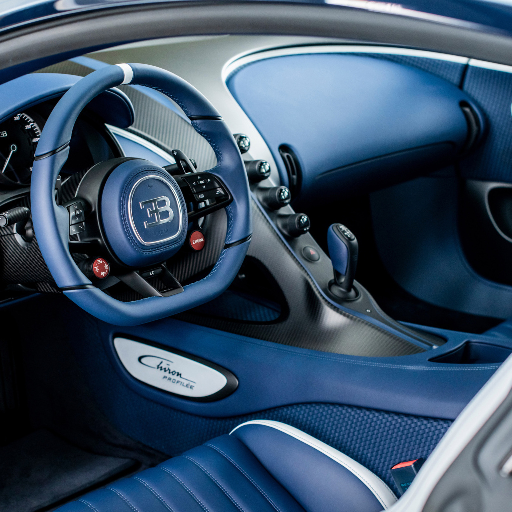 Дорогой кожаный салон автомобиля Bugatti Chiron