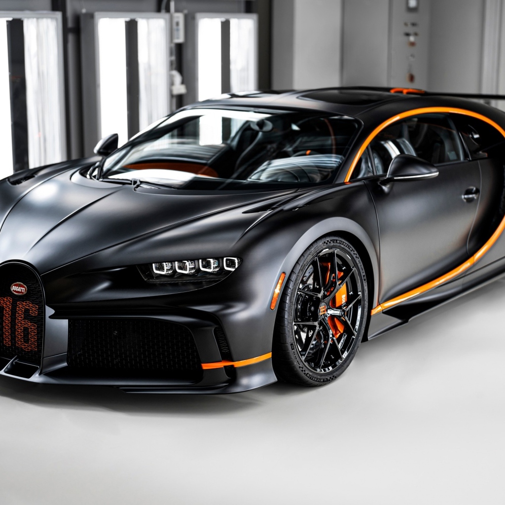 Быстрый автомобиль Bugatti Chiron Pur Sport