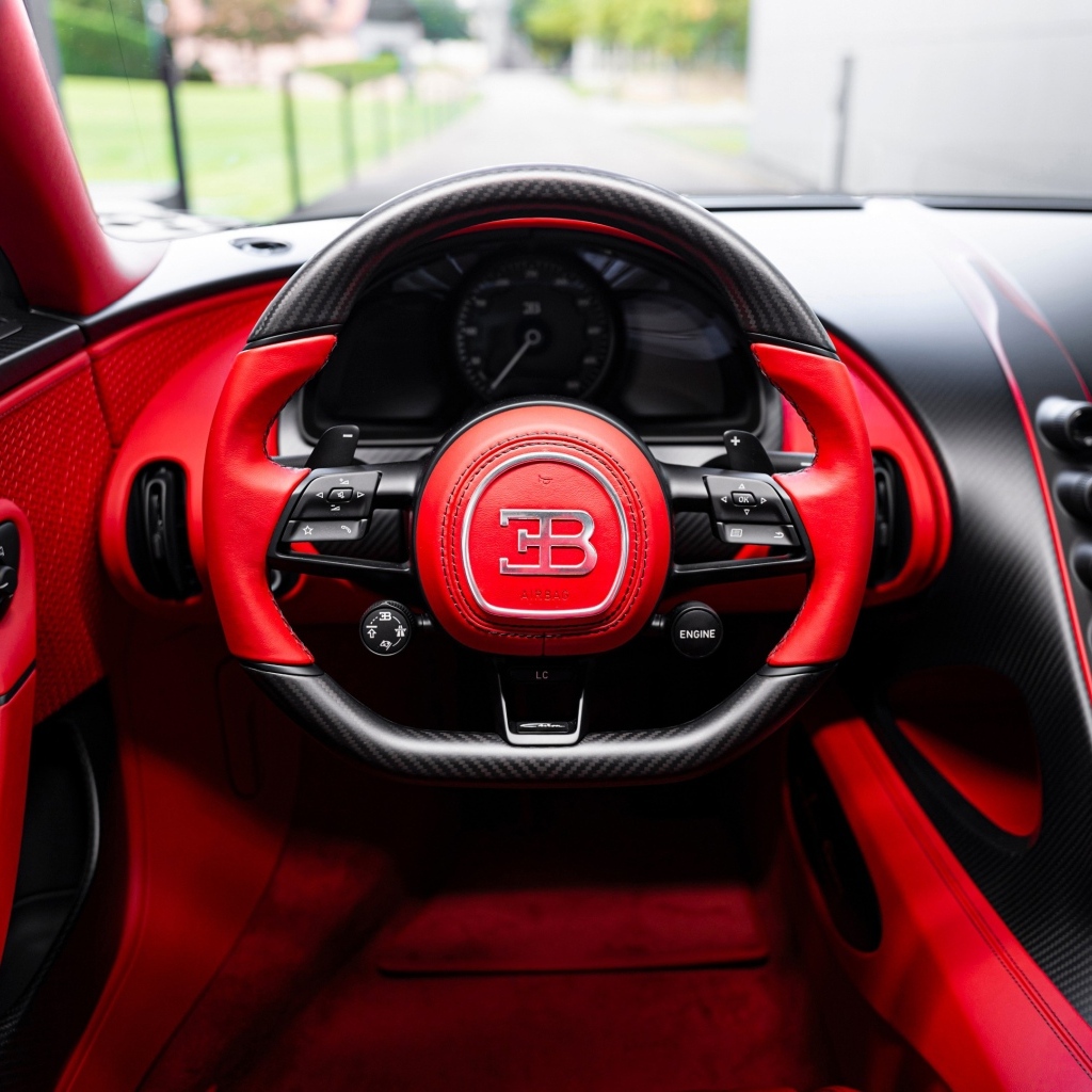 Кожаный салон автомобиля Bugatti Chiron Pur Sport