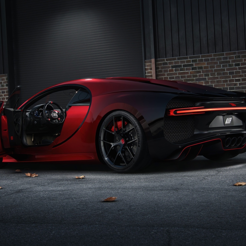 Красный дорогой автомобиль Bugatti Chiron вид сзади