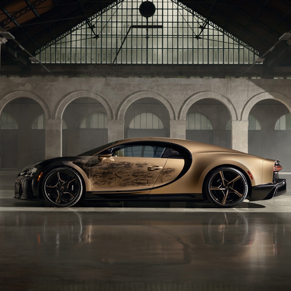 Вид сбоку на автомобиль Bugatti Chiron