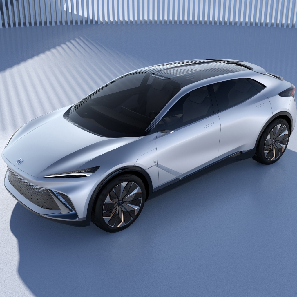 Серебристый автомобиль Buick Electra-X