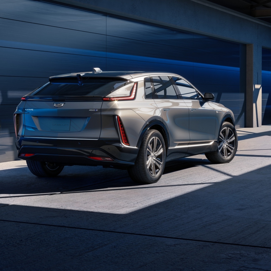Кроссовер Cadillac Lyriq Tech 2023 года вид сзади