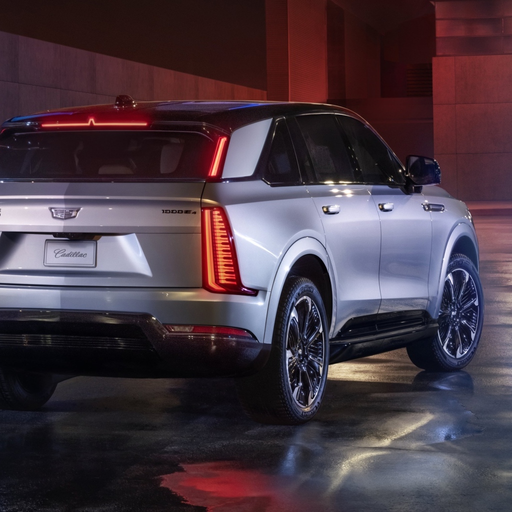 Вид сзади на автомобиль Cadillac Escalade IQ Sport